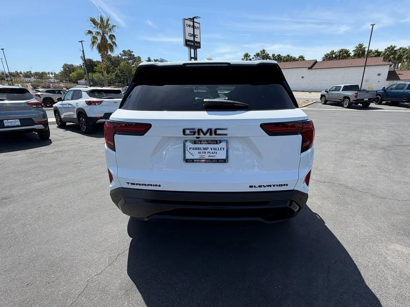 New 2026 Summit White GMC Elevation image 4