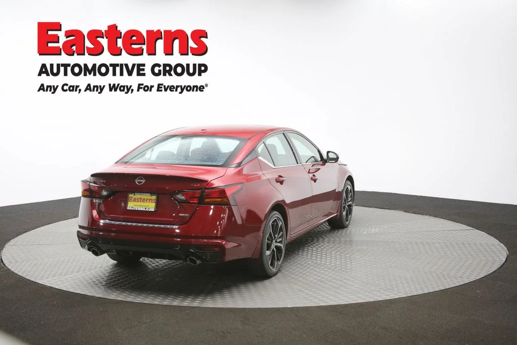 Used 2023 Red Nissan 2.5 SR image 38