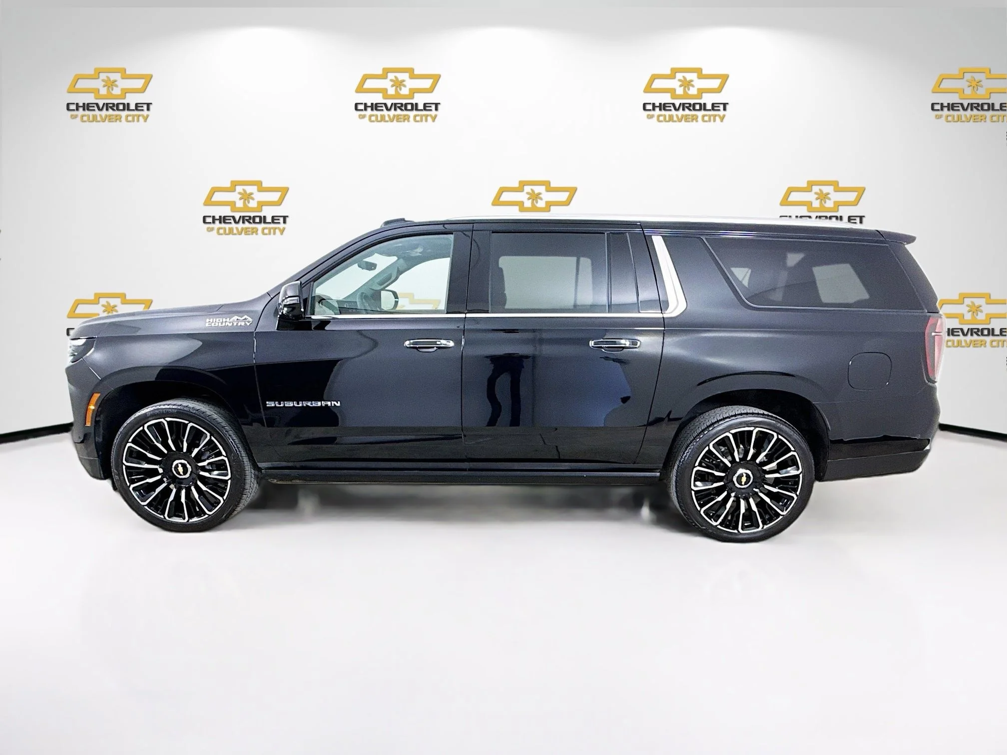 Used 2025 Black Chevrolet High Country image 5