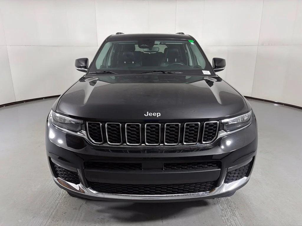 Used 2022 Black Jeep Limited image 3