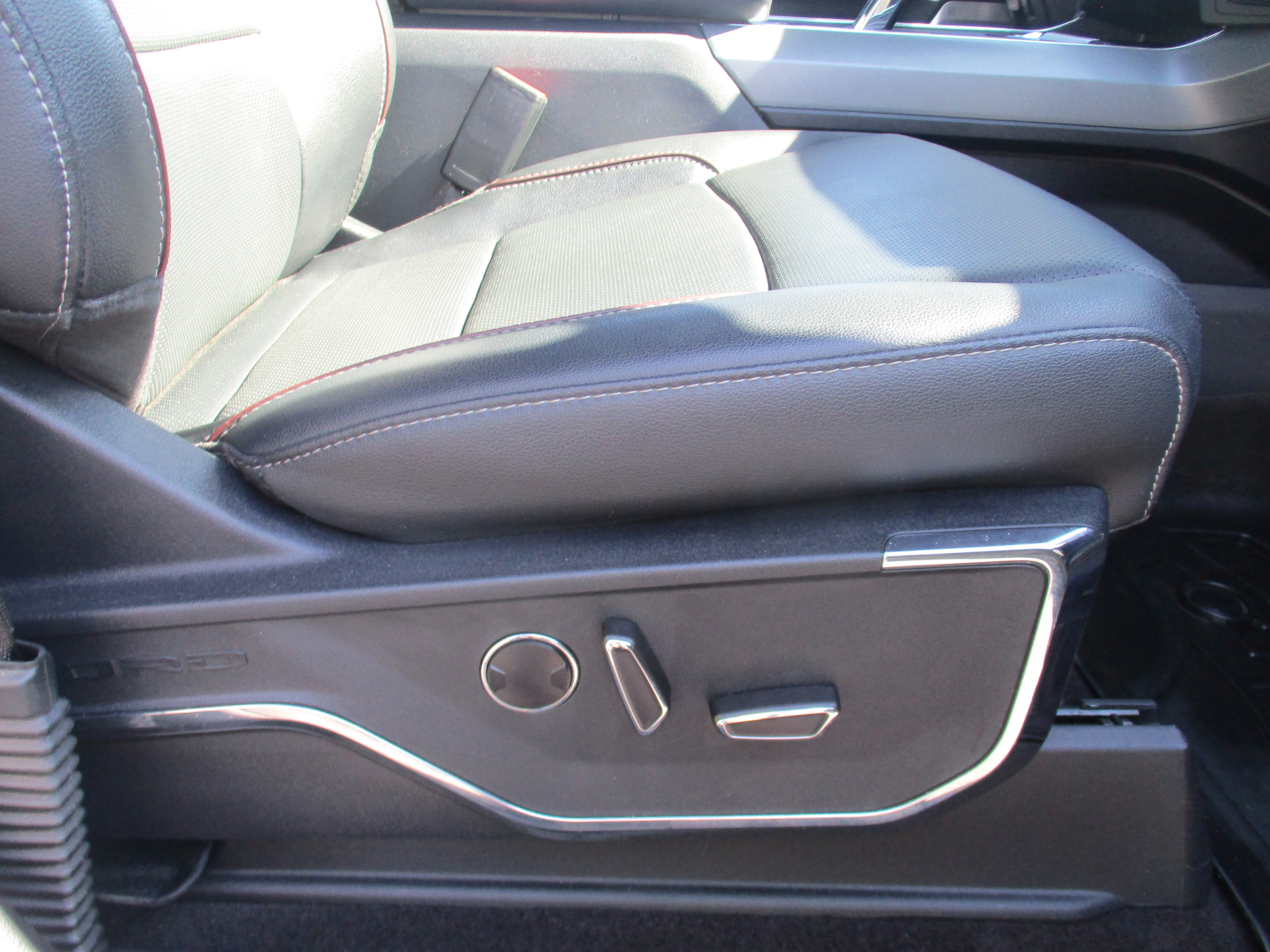 Used 2023 Azure Gray Metallic Tri-Coat Ford LARIAT image 43