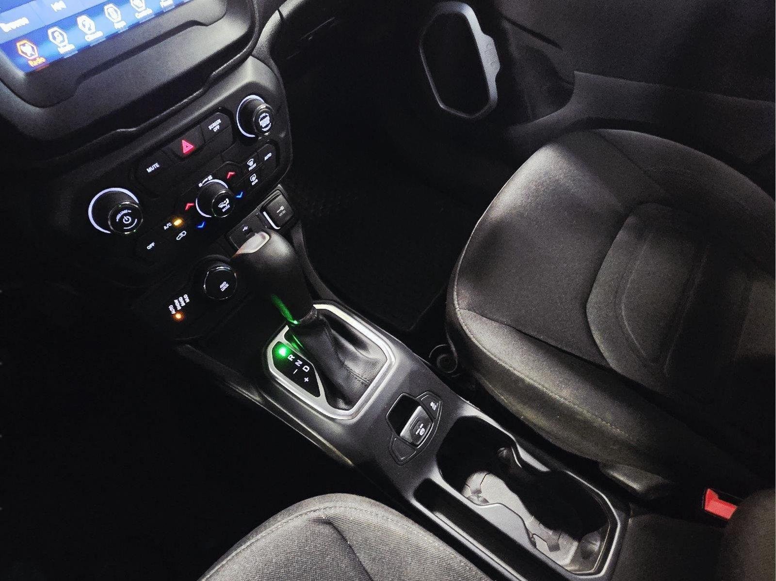 Used 2020 Sting-Gray Clearcoat Jeep Latitude image 29