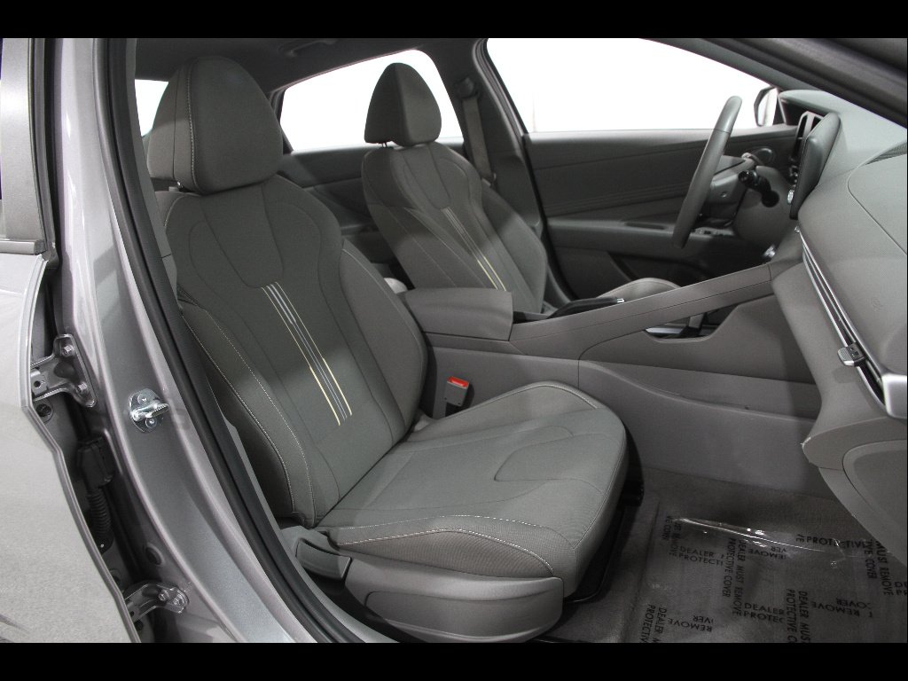 2025 Hyundai Elantra SEL - Photo 15