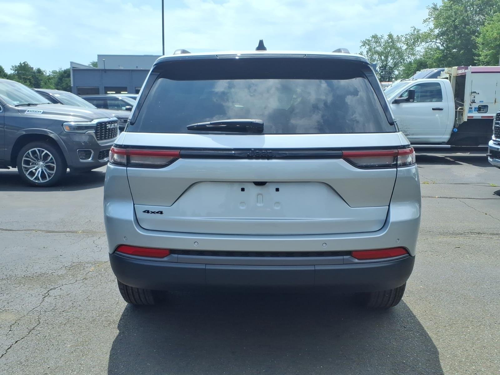 New 2026 Silver Zynith Jeep Altitude image 5