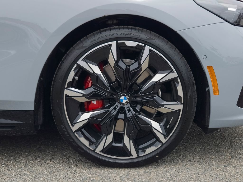 New 2027 Brooklyn Grey Metallic BMW 550e xDrive image 7
