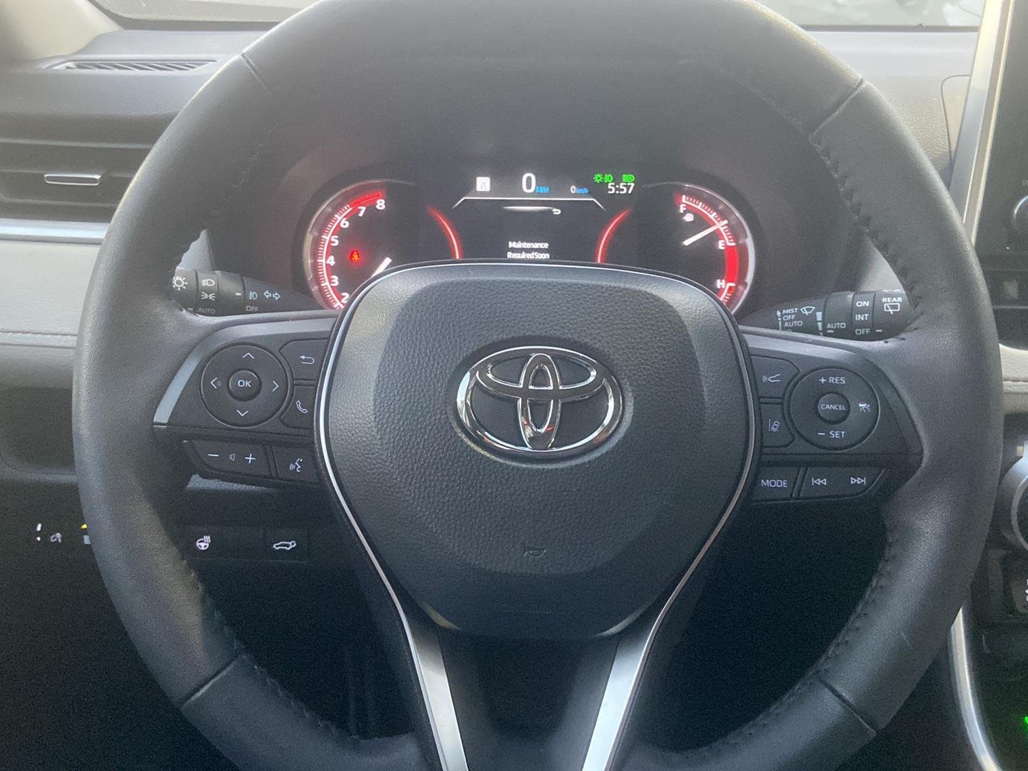 Used 2025 Wind Chill Pearl Toyota XLE Premium image 10