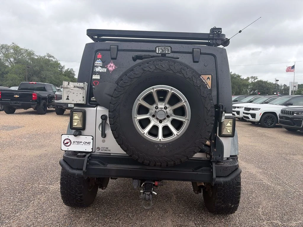Used 2011 Silver Jeep Unlimited Rubicon image 5