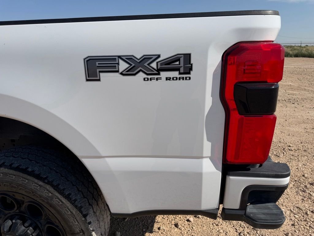 Used 2025 Oxford White Ford XLT image 6
