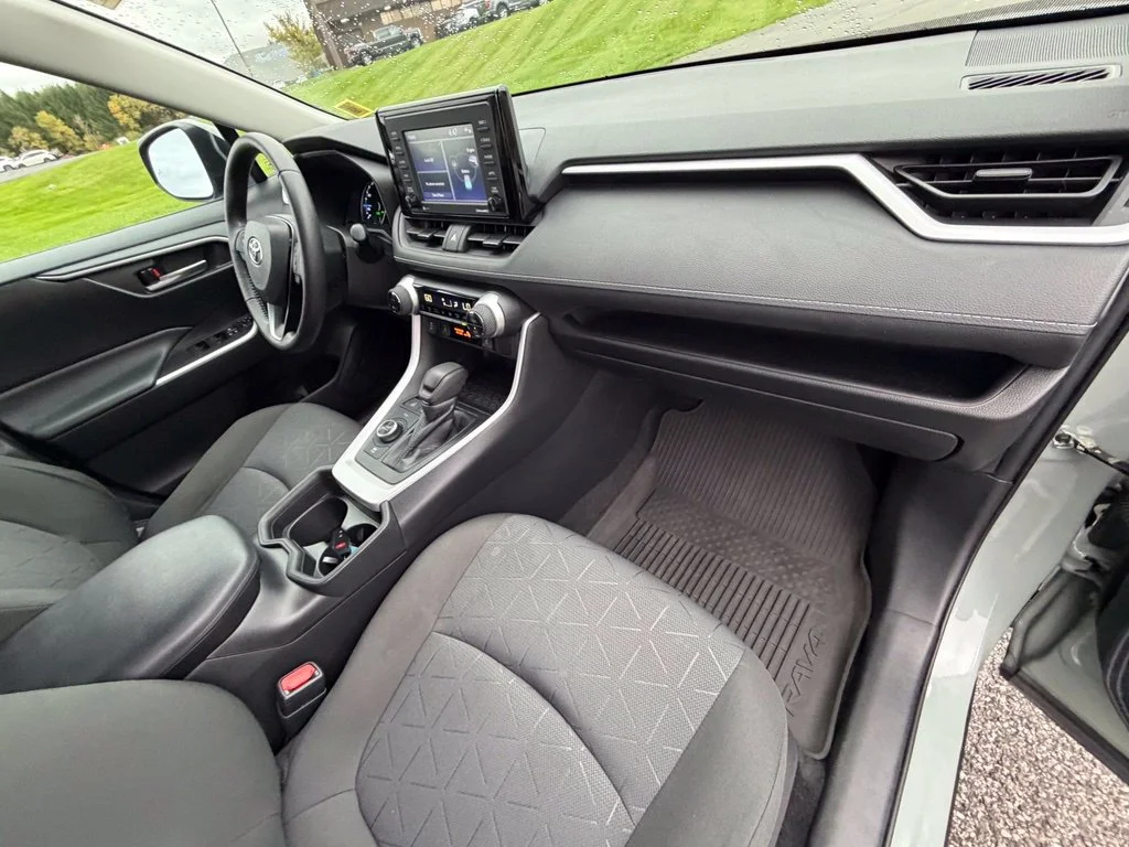 Used 2021  Toyota XLE image 35