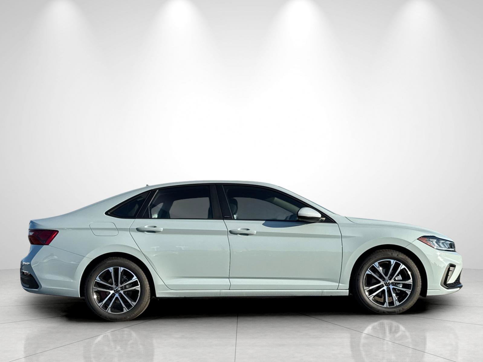 2026 Volkswagen Jetta Sport - Photo 6