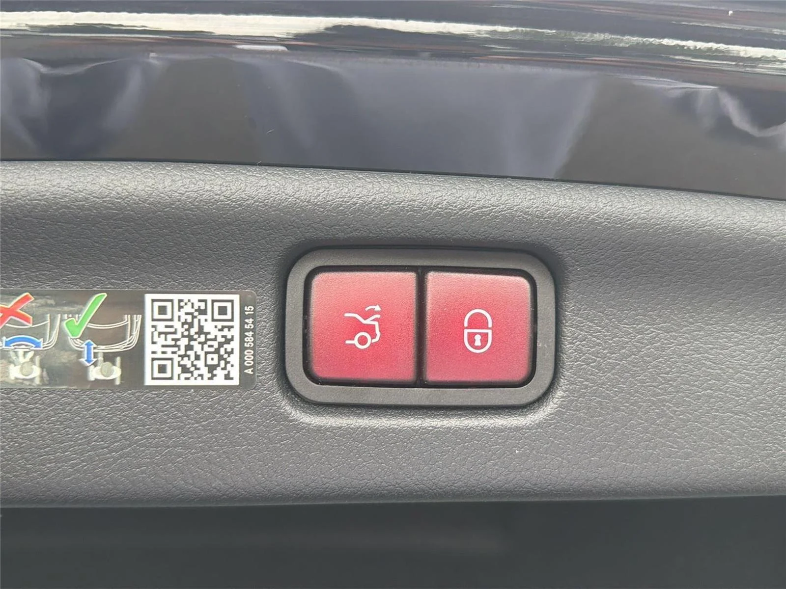 Used 2025 BLACK Mercedes-Benz C 300 image 25