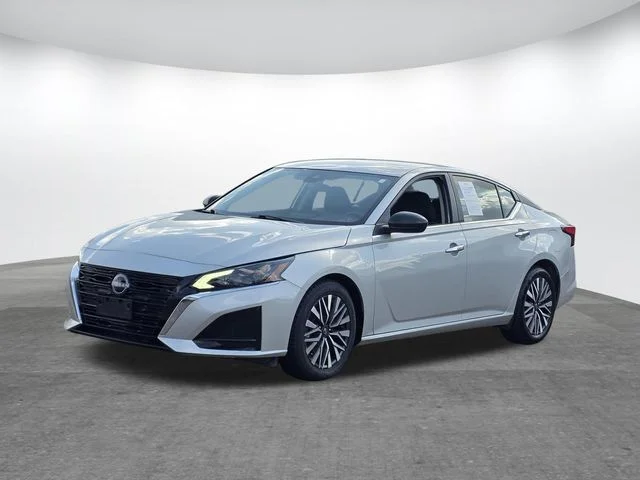 Certified Used 2025 Brilliant Silver Metallic Nissan 2.5 SV image 7