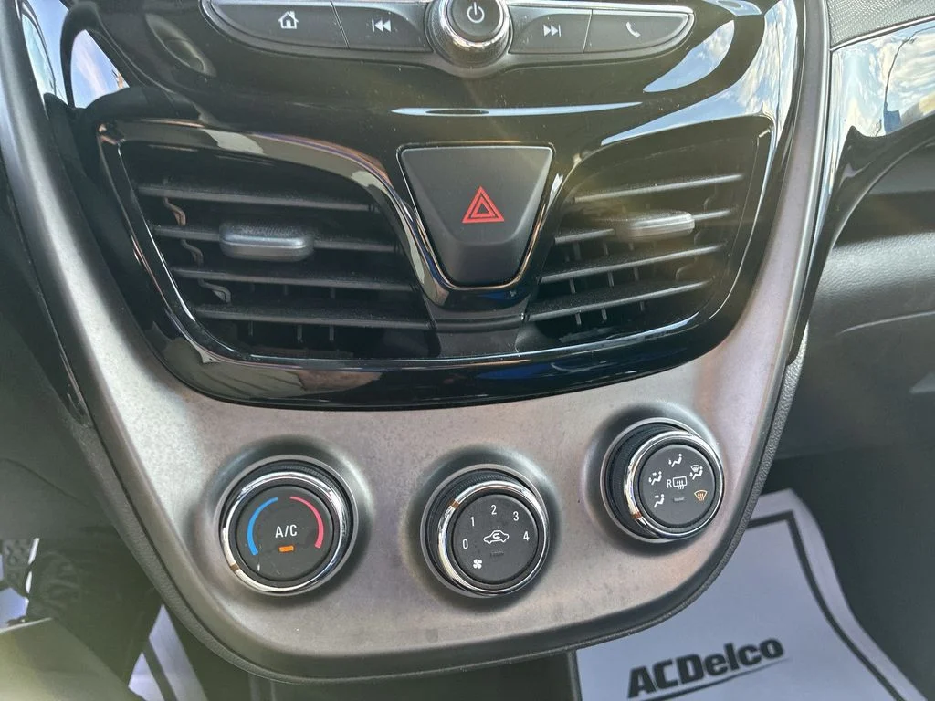 Used 2021 White Chevrolet 1LT image 17