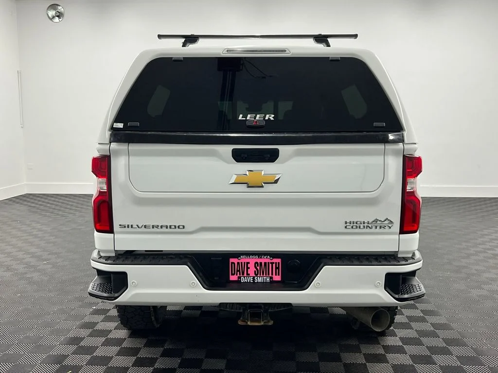 Used 2024 Summit White Chevrolet High Country image 9
