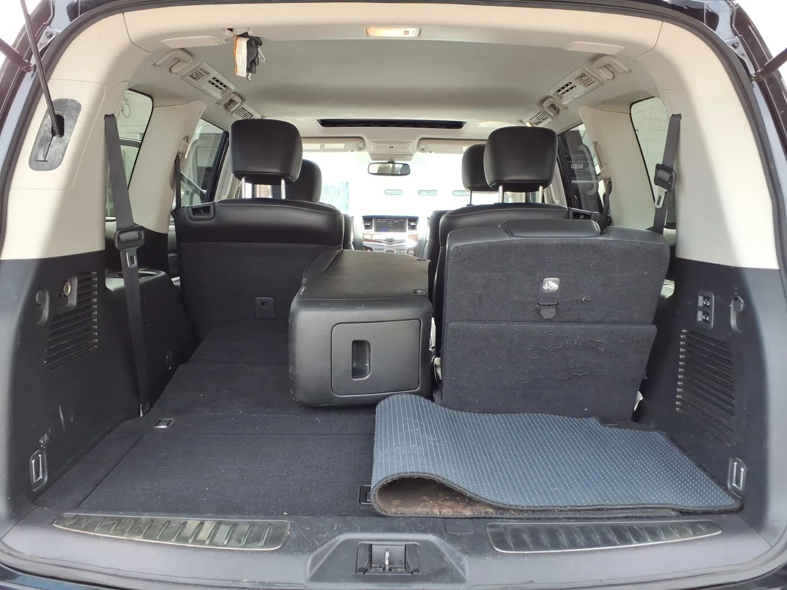 Used 2019 Black INFINITI LUXE image 25