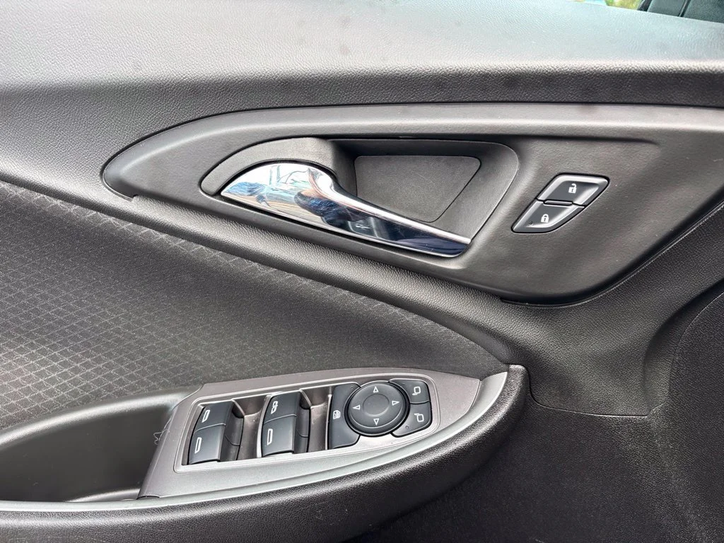 Used 2025 Gray Chevrolet LT image 15