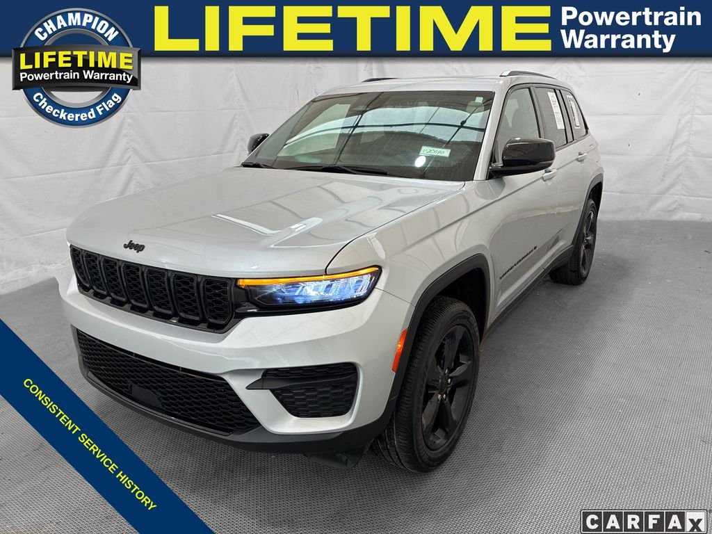 Used 2023 Silver Jeep Altitude X image 1