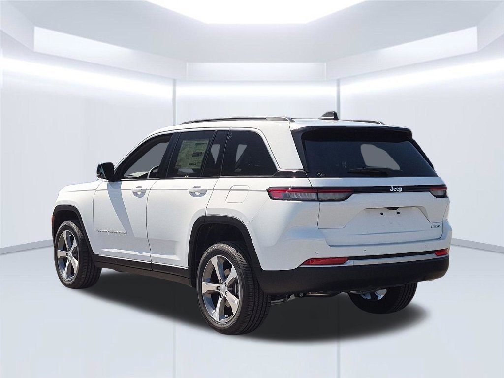New 2026 Bright White Clear-Coat Exterior Paint Jeep Limited image 3