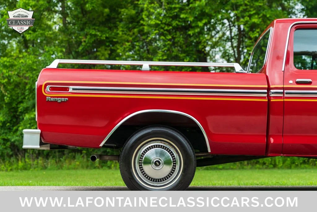Used 1975 Red Ford  image 25