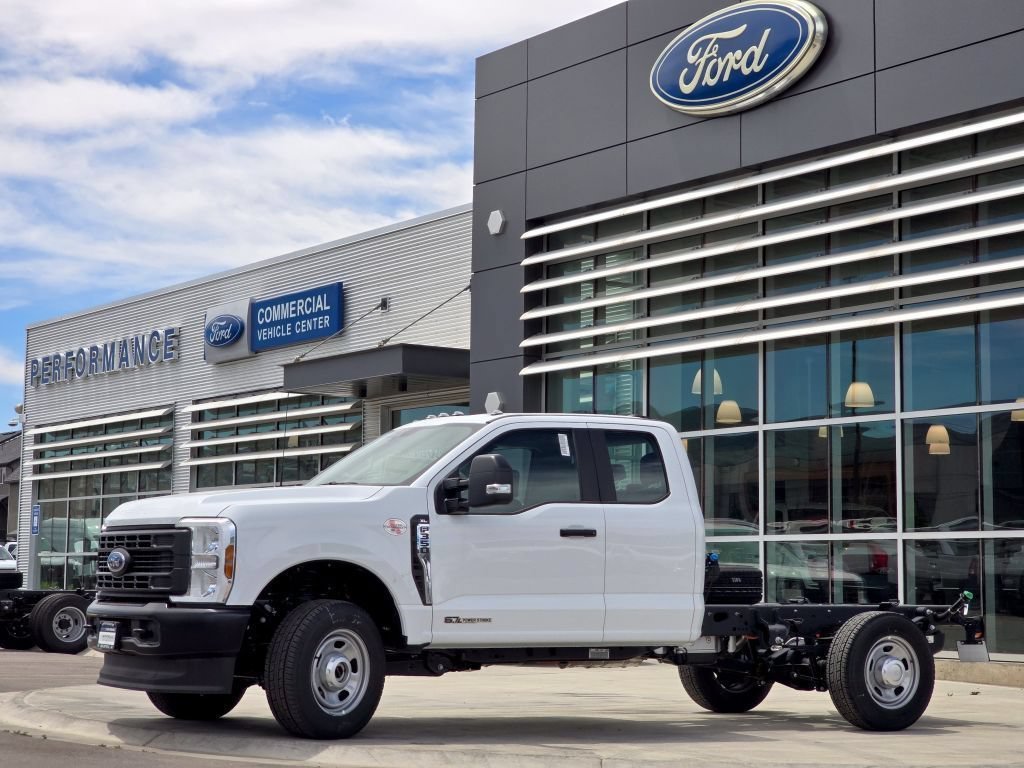 New 2026 Oxford White Ford XL image 3