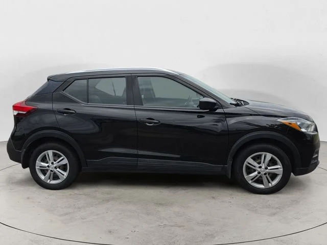 Used 2019 Super Black Nissan S image 4