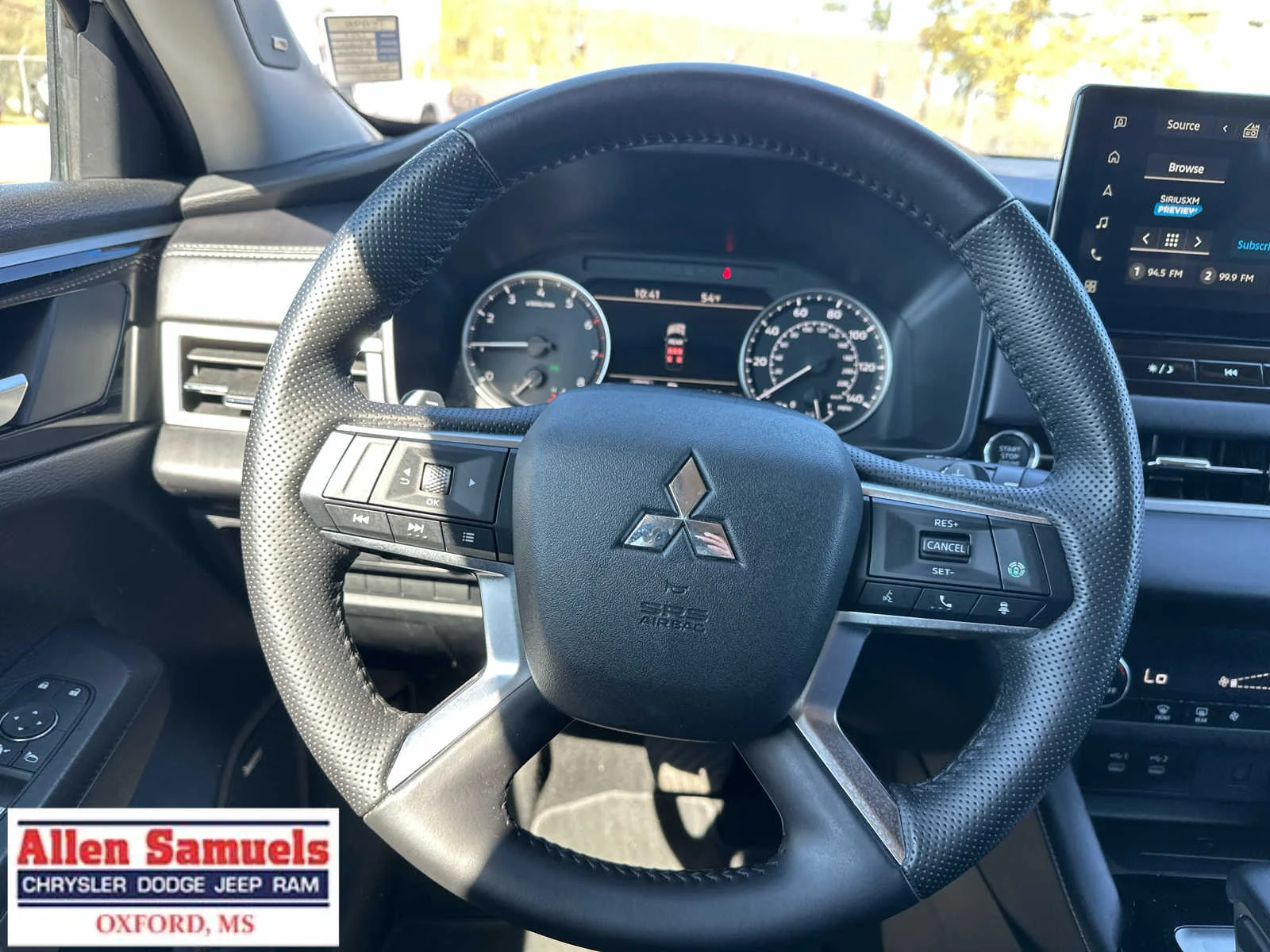 2025 Mitsubishi Outlander SE - Photo 19