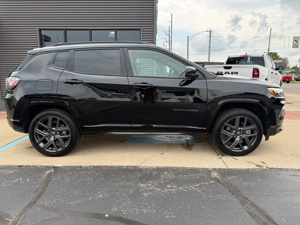 Used 2024 Black Jeep Limited image 3