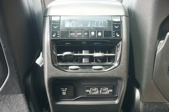 Used 2021 WHITE Jeep Overland image 34