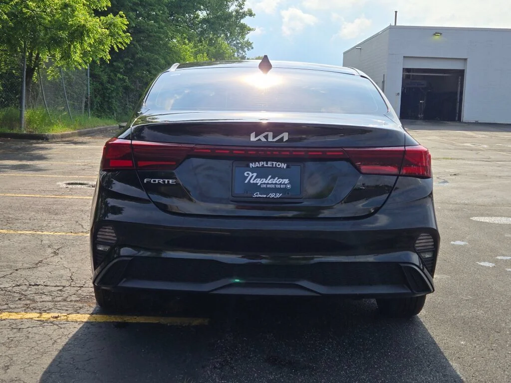 Used 2023 Black Kia LXS image 12