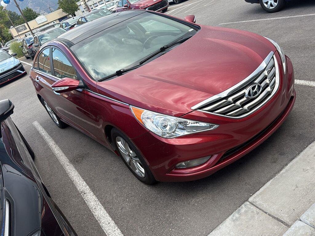Used 2013 Sparkling Ruby Hyundai Limited image 2