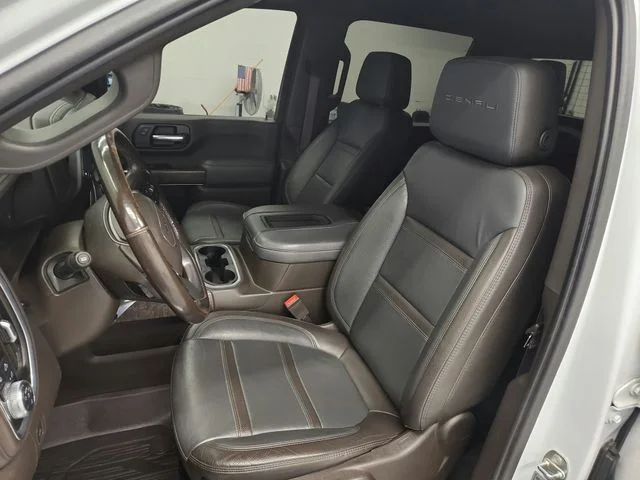 Used 2022 White GMC Denali image 36
