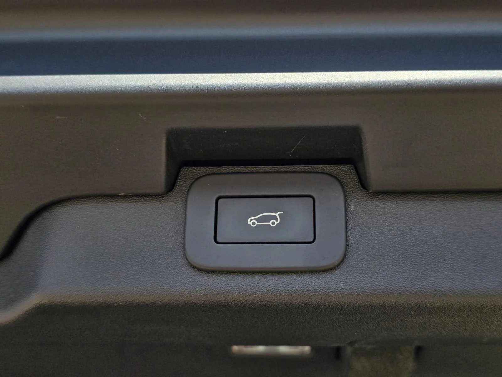 Certified Used 2025 Santorini Black Metallic Land Rover S image 34