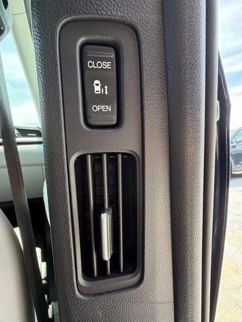 Used 2024 Blue Honda EX-L image 18