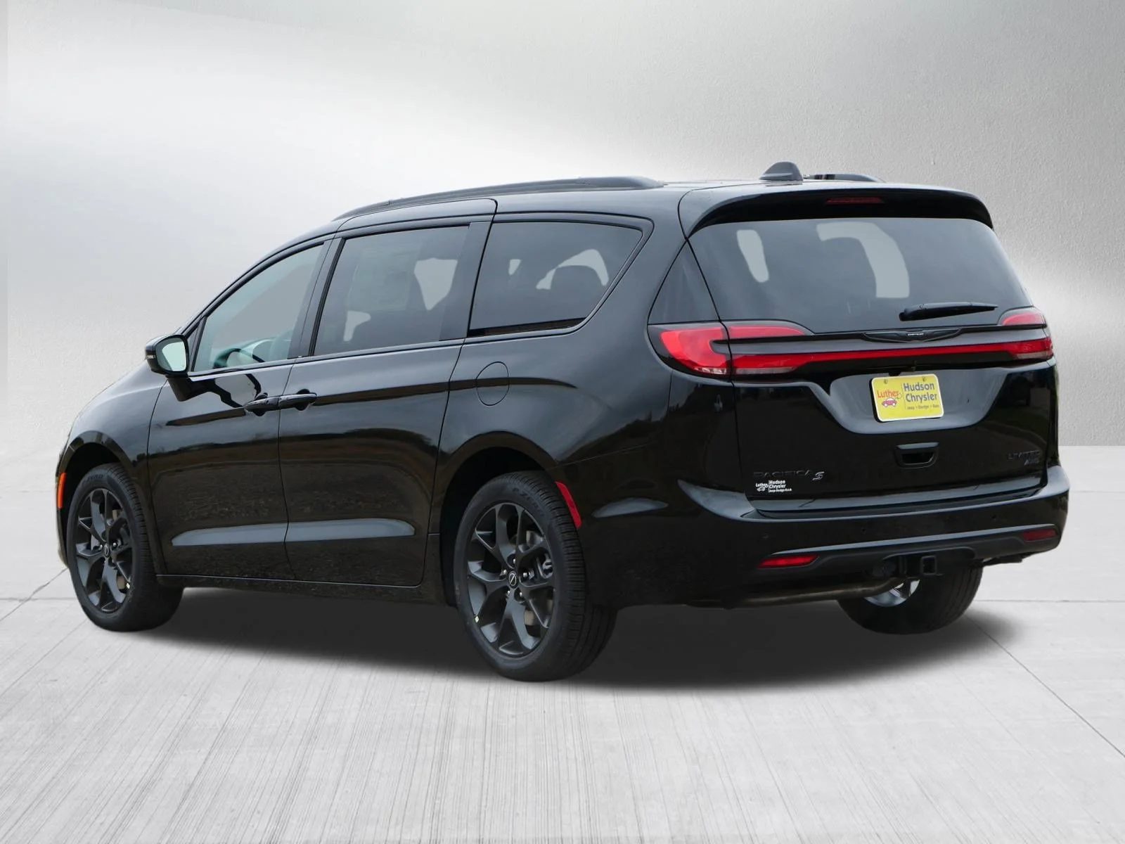 New 2026 Diamond Black Crystal Pearl-Coat Exterior Paint Chrysler Limited image 3