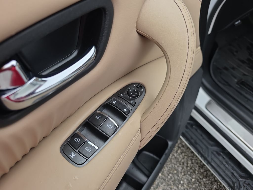 Used 2023 White Nissan Platinum image 20