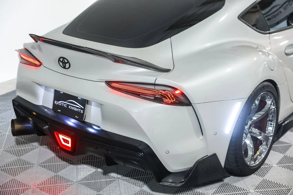 Used 2022 White Toyota 3.0 image 10