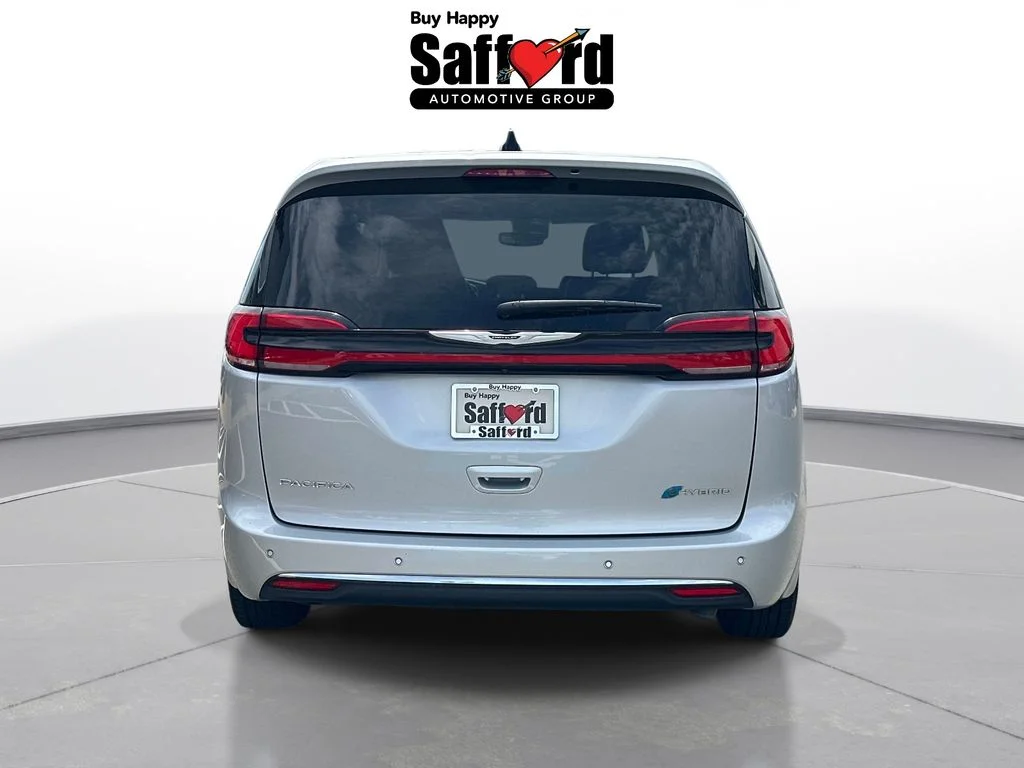 Used 2023 Silver Chrysler Touring L image 6