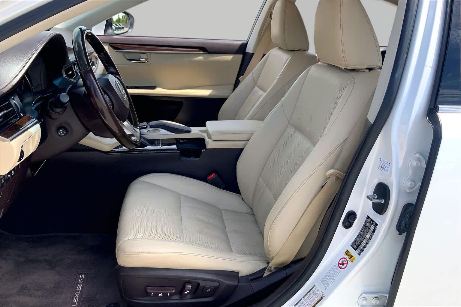 Pre-Owned 2017 Lexus ES 350