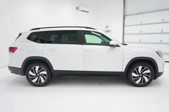 New 2026 Opal White Pearl Volkswagen 2.0T SE w/Technology image 4