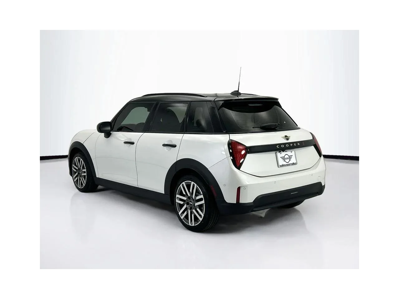 New 2026 Nanuq White Metallic MINI SIGNATURE PLUS image 7