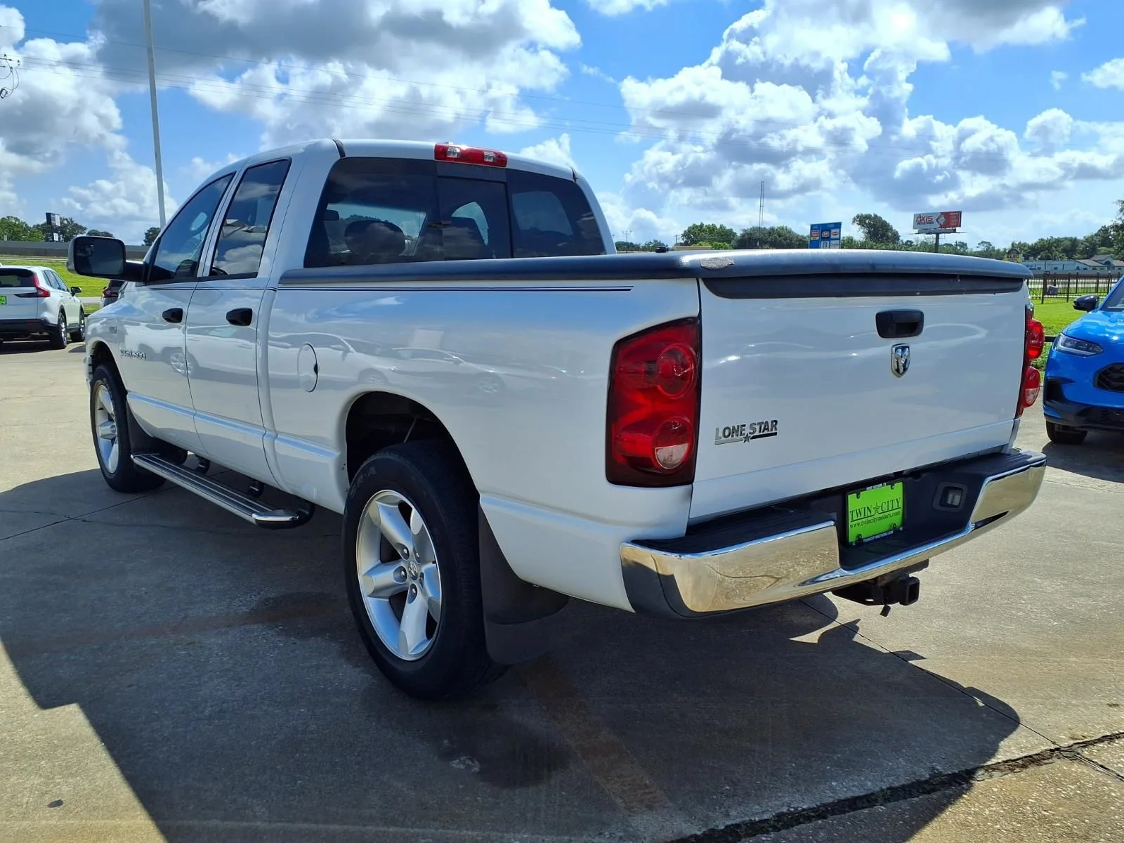 Used 2007 White Dodge SLT image 6