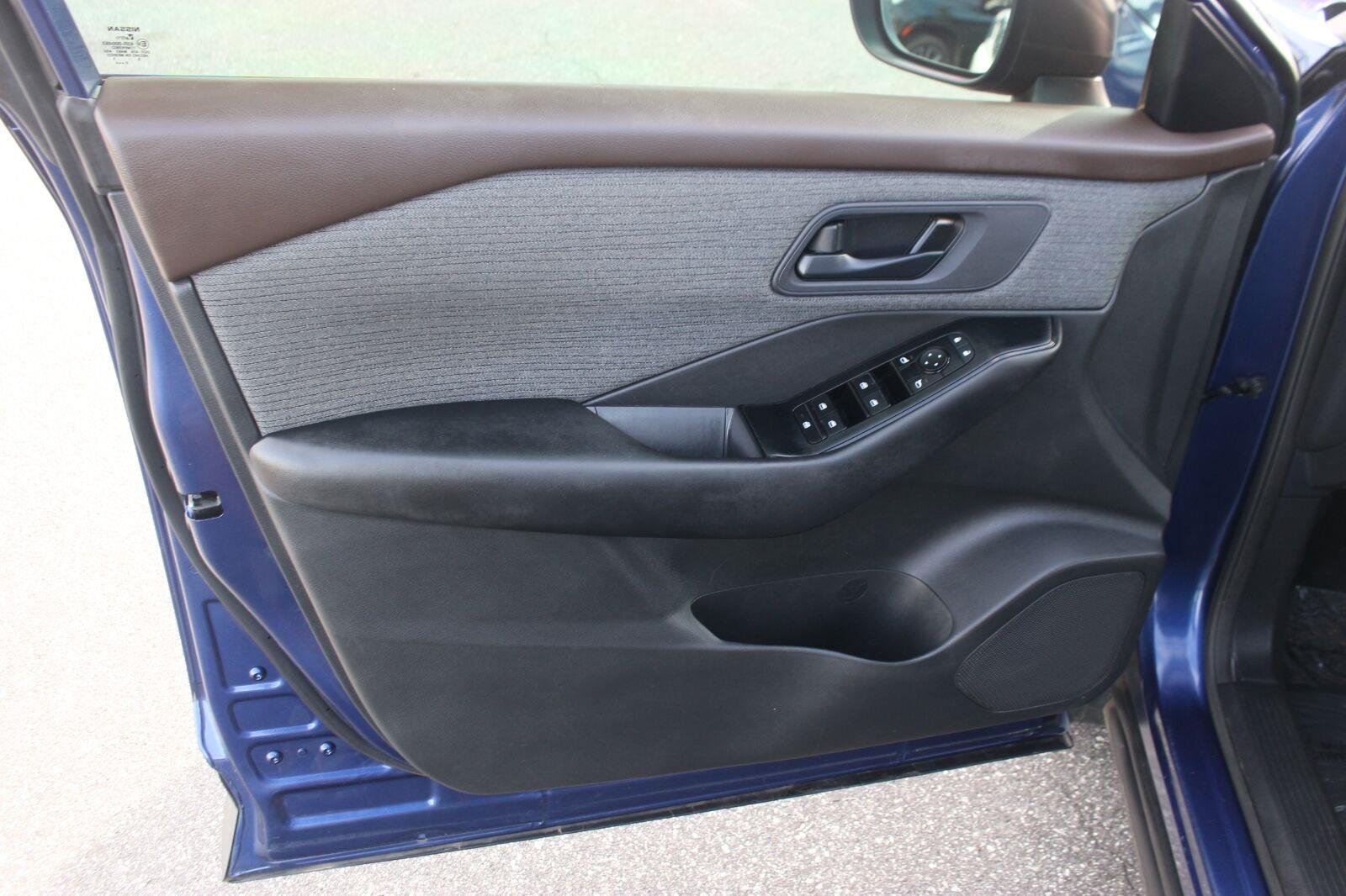 Used 2023 Blue Nissan S image 12