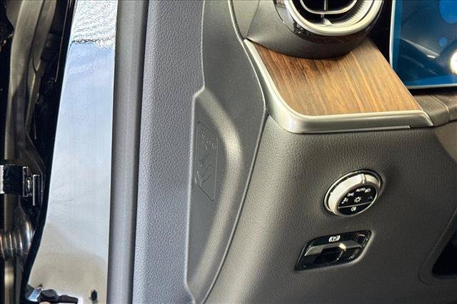 New 2026 Black Mercedes-Benz GLC 300 image 39