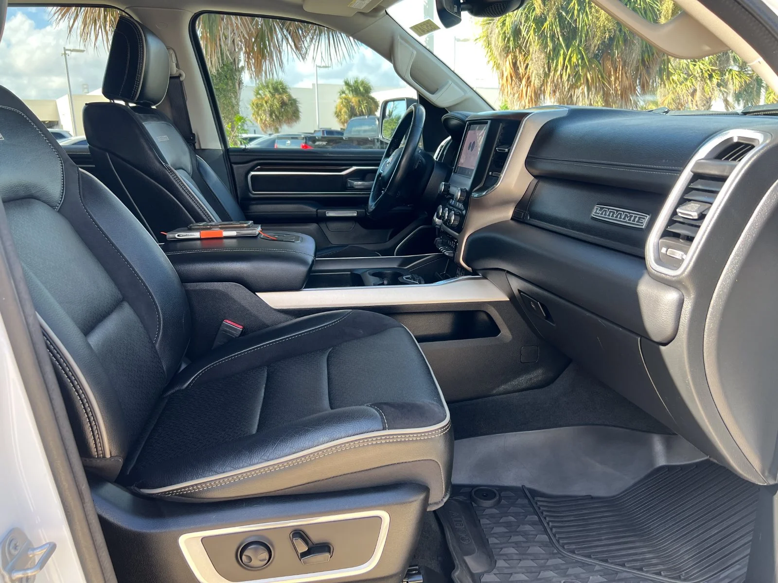 Used 2022 White Ram Laramie image 19
