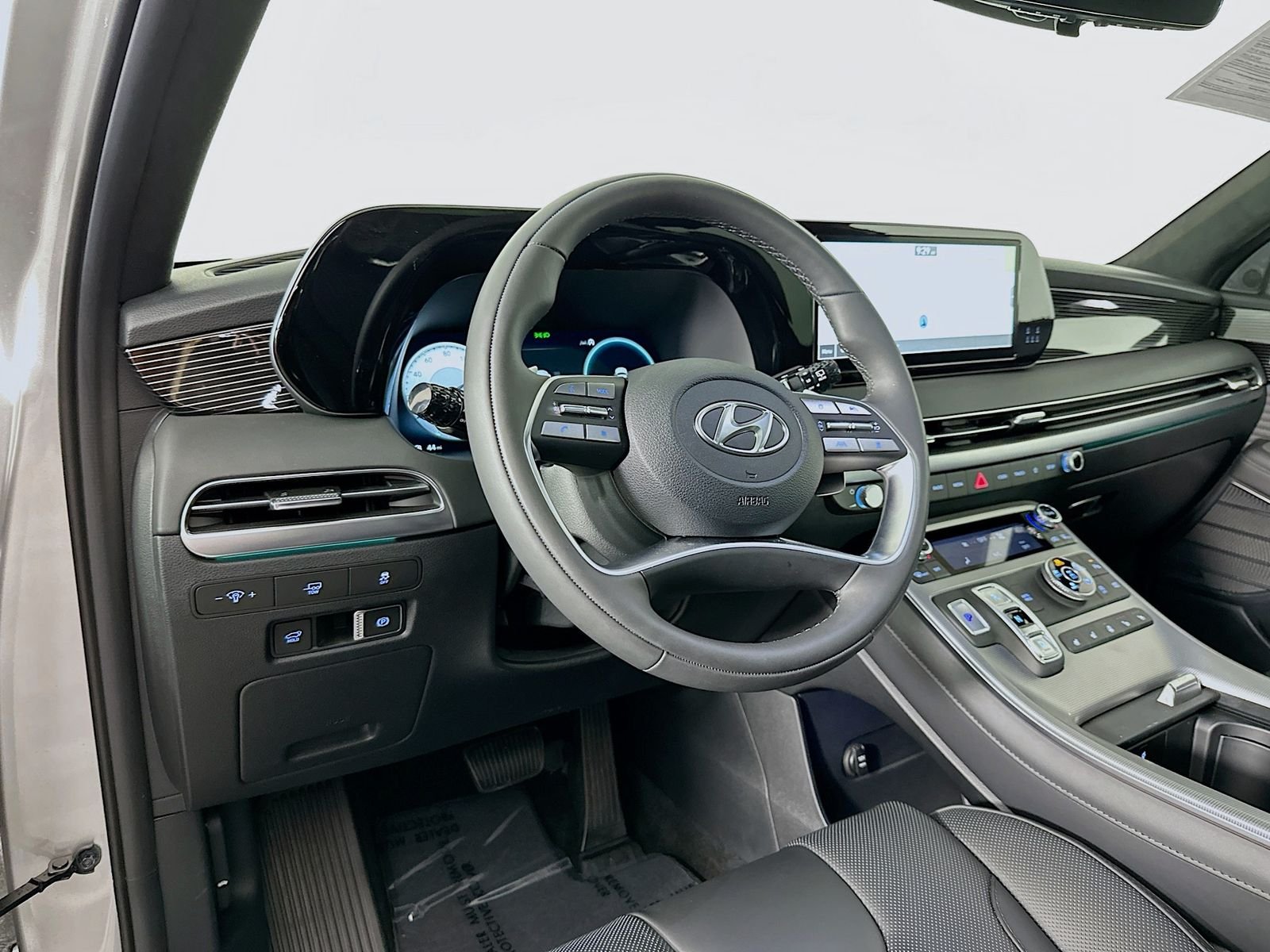 Used 2025 Silver Hyundai Calligraphy image 9