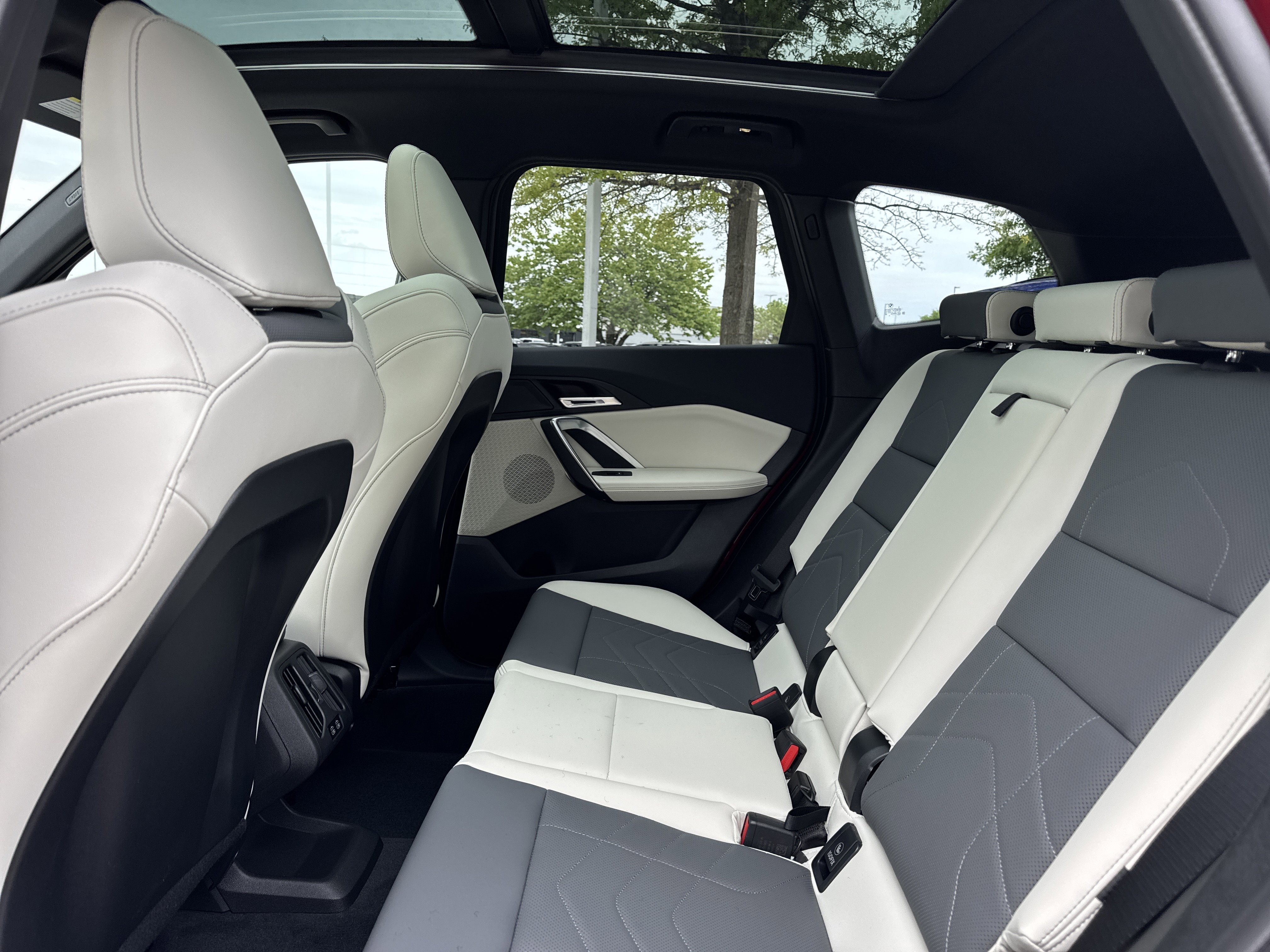 New 2026 VEGAS RED BMW xDrive28i image 11