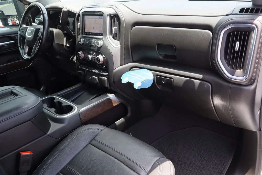 Used 2022 White GMC Denali image 32