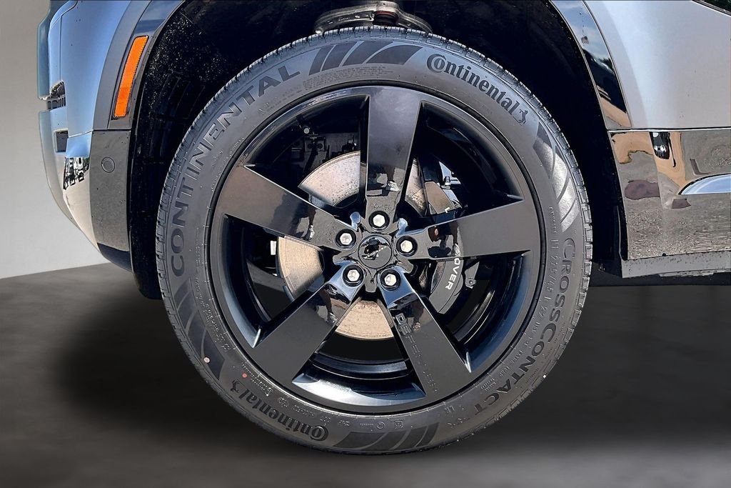 New 2026 Carpathian Grey Prem Met Land Rover V8 image 12