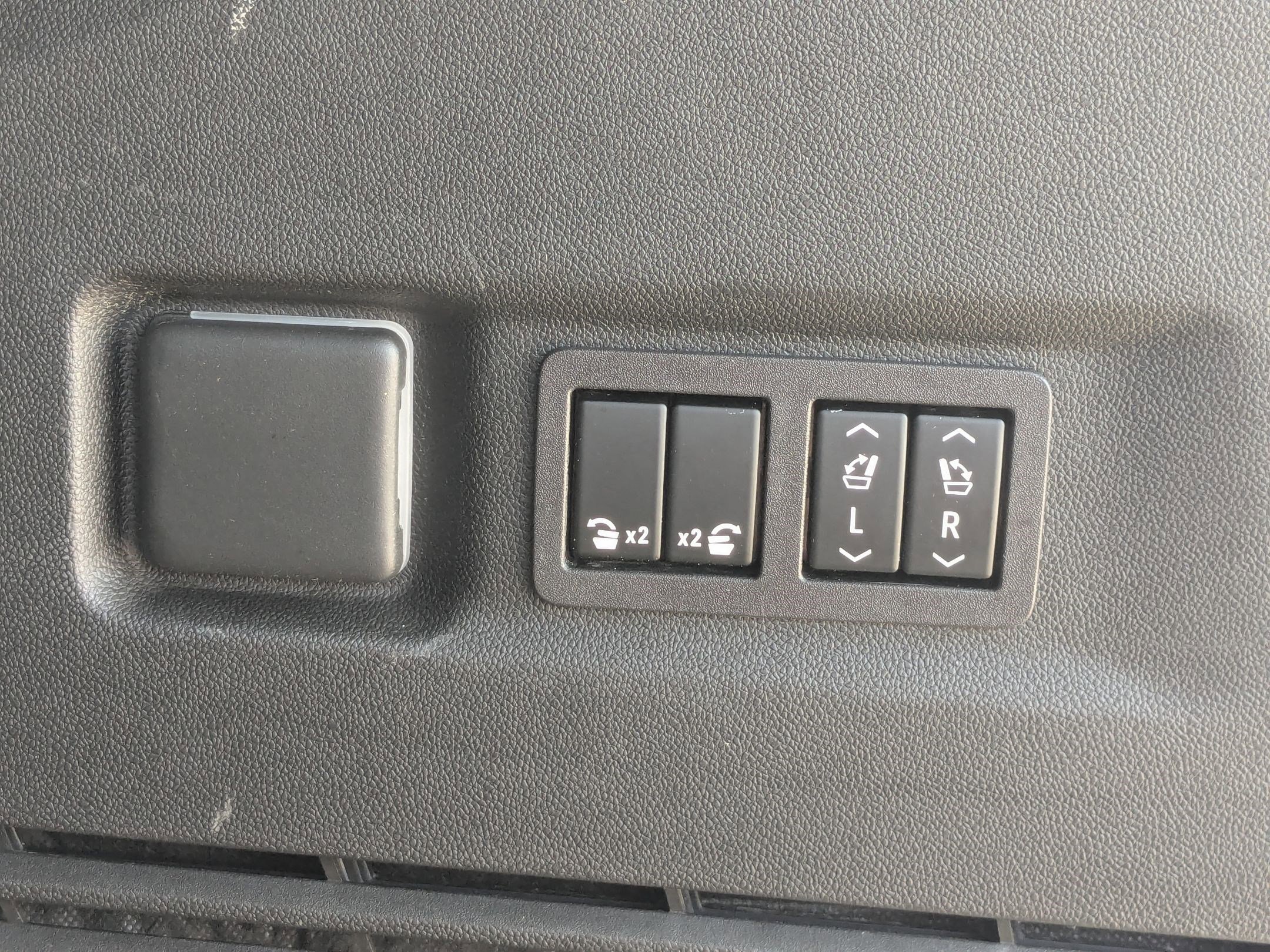 Used 2023 Sterling Metallic GMC SLT image 33