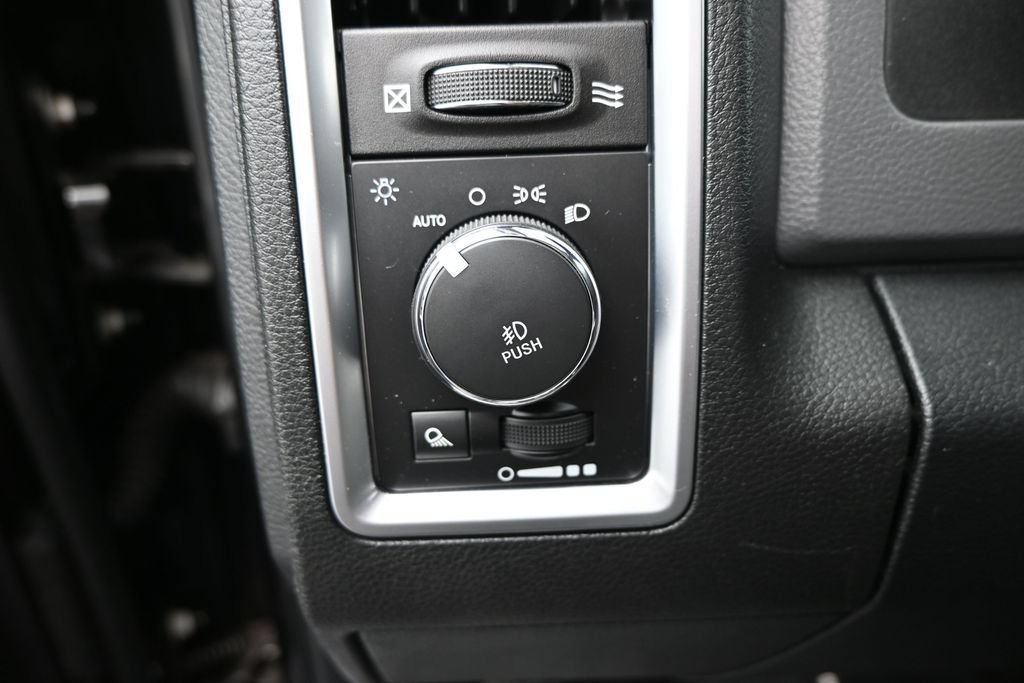 Used 2016 Brilliant Black Crystal Pearlcoat Ram Big Horn image 12